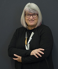 portrait of Tracey Bowen